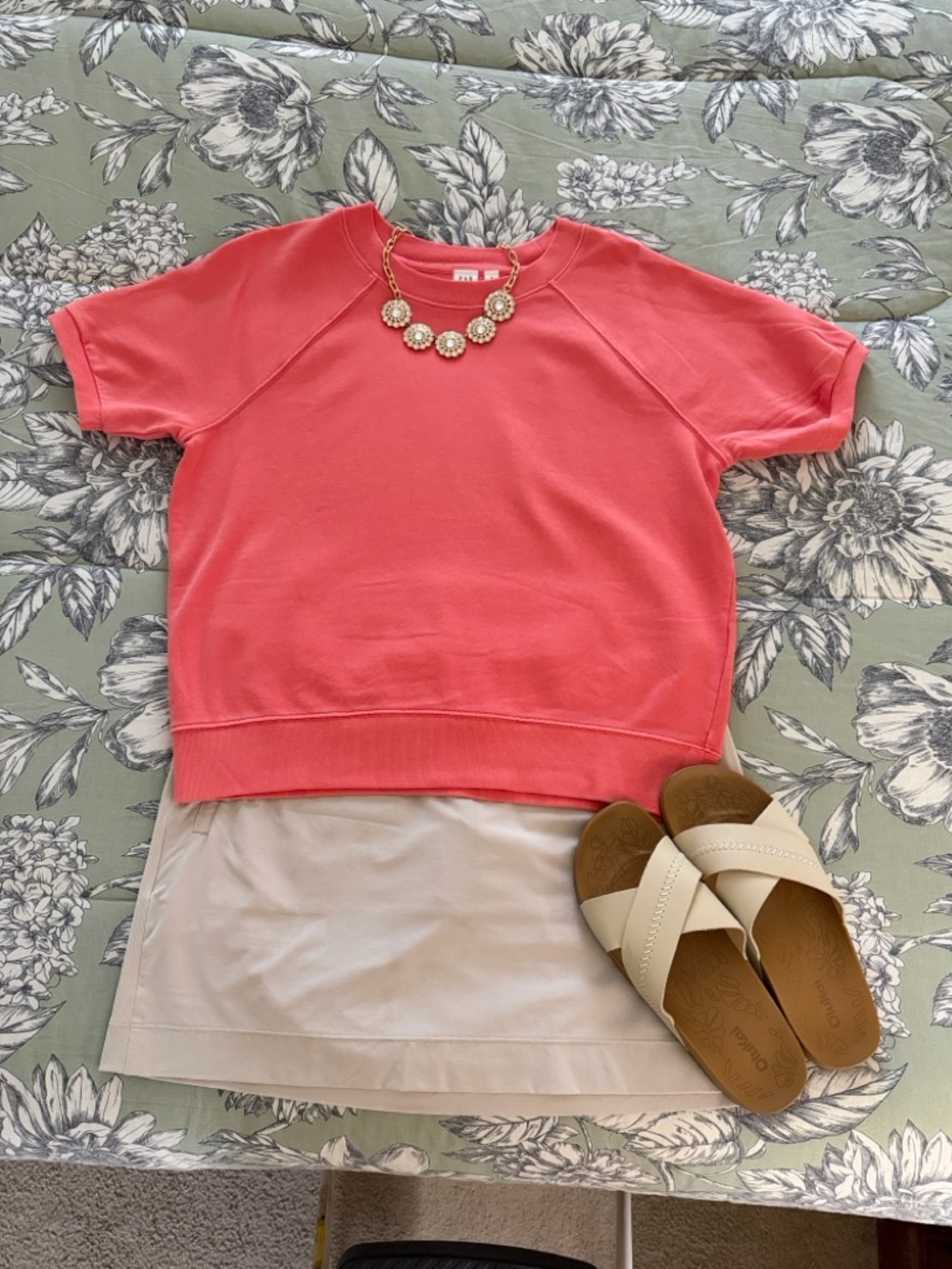 GAP Shortsleeved Sweatshirt Size Medium NWOT